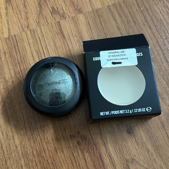MAC Cosmetics Dark Indulgence- training sample.  Limited and rare! - Picture 3 of 3